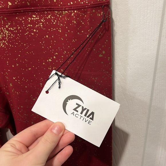 NWT ZYIA Active Red Stay Gold Light n Tight Hi-Rise 7/8 24” Leggings in Size 4! - Picture 4 of 10